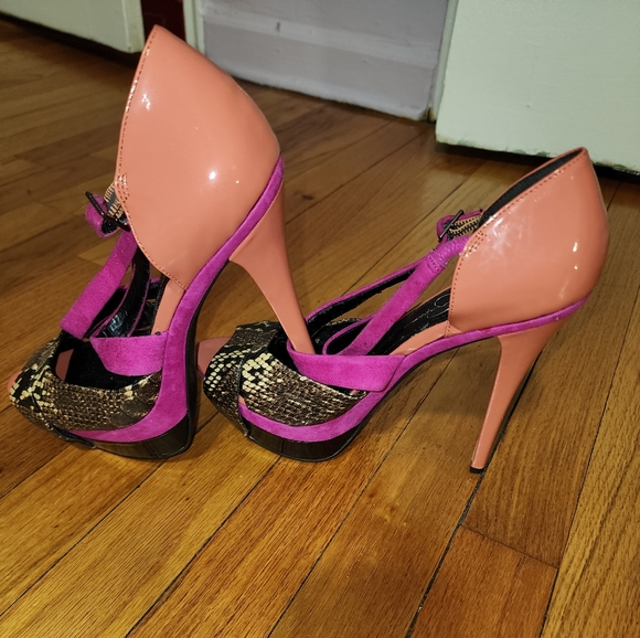 Jessica Simpson - Picture 2 of 3